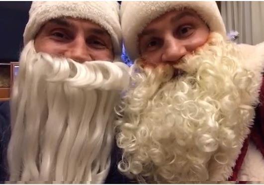 Новость - События - Братья Кличко в костюмах Санта Клаусов записали видео для своих фанатов