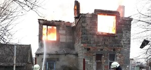 Горячий денек: в Запорожье пылала дача