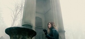 Поцілунки: співачка зняла кліп на львівському цвинтарі