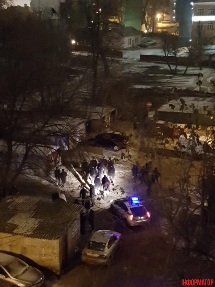 Новость - События - Как коршуны: в центре Киева люди в черном разграбили гаражный комплекс
