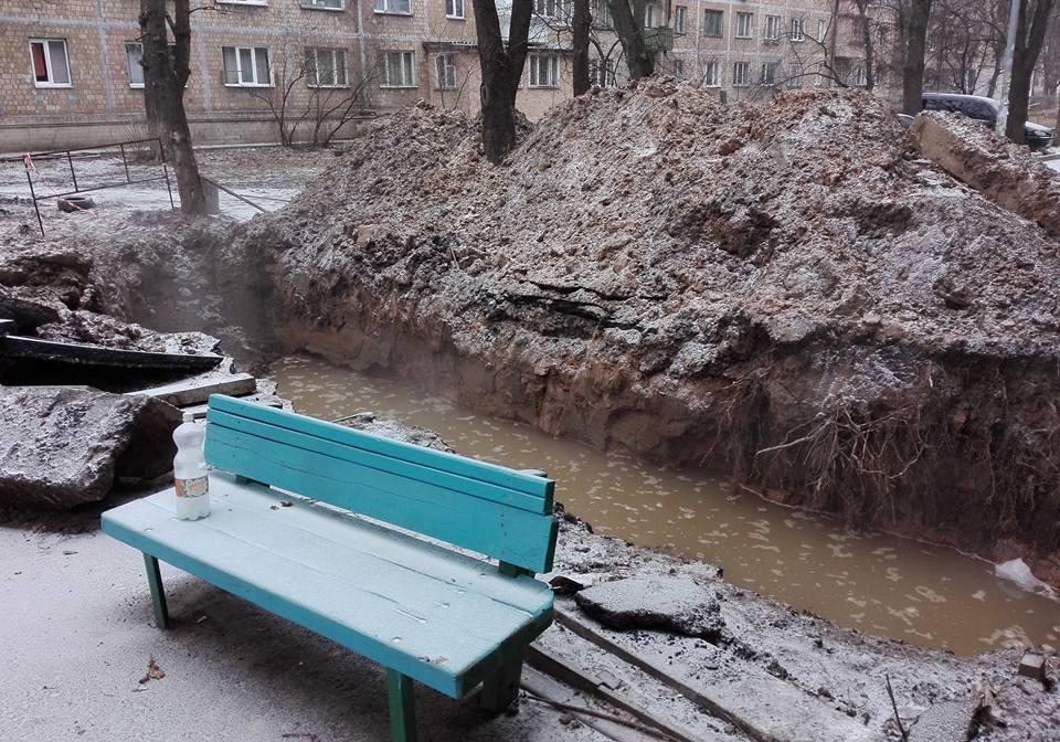 Новость - Коммуналка - Фотофакт: на Нивках жители утопают в горячей воде из-за бездействия коммунальщиков