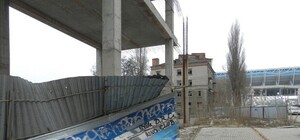 Опасная стройка: рядом с Днепр-Ареной страшно ходить вечером