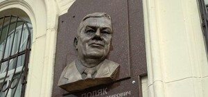 Вернули на место: в Запорожье восстановили памятный знак бывшему мэру