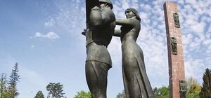 Щоб не впала ні на кого: найвищу частину львівського Монументу Слави демонтують