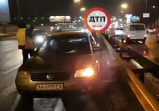 Новость - События - В Киеве на Набережном шоссе за десять минут сбили двоих пешеходов