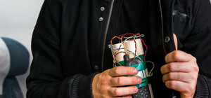 Лопнуло терпение: пенсионер угрожал взорвать офис 