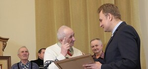 Поїде з дружиною у Європу: у Львові обрали найкращого двірника