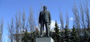 Кому вождя: под Харьковом продают памятник Ленину