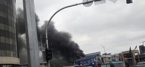 У входа в станцию метро 