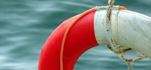 В Киеве опрокинулась лодка с людьми, спасатели ищут пропавших