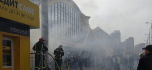 На Кардачах рядом с остановкой общественного транспорта загорелся МАФ