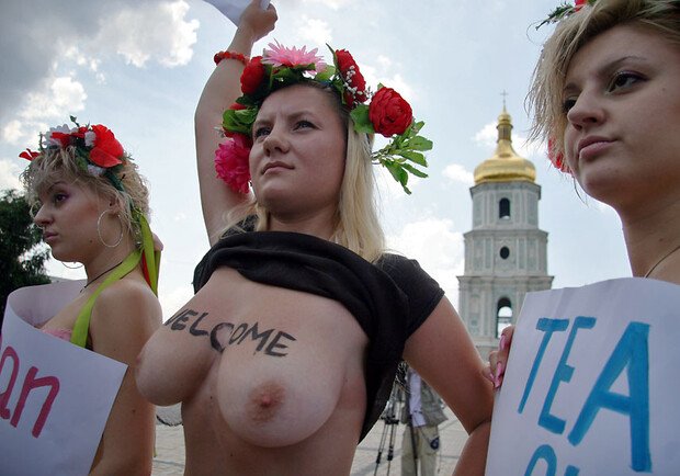 Да, девушкам есть чем похвастаться перед российским премьером