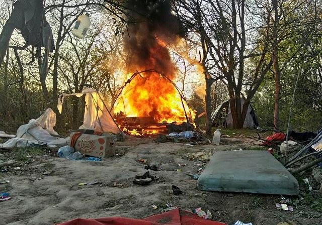 Новость - События - Националисты сожгли лагерь ромов на Лысой горе