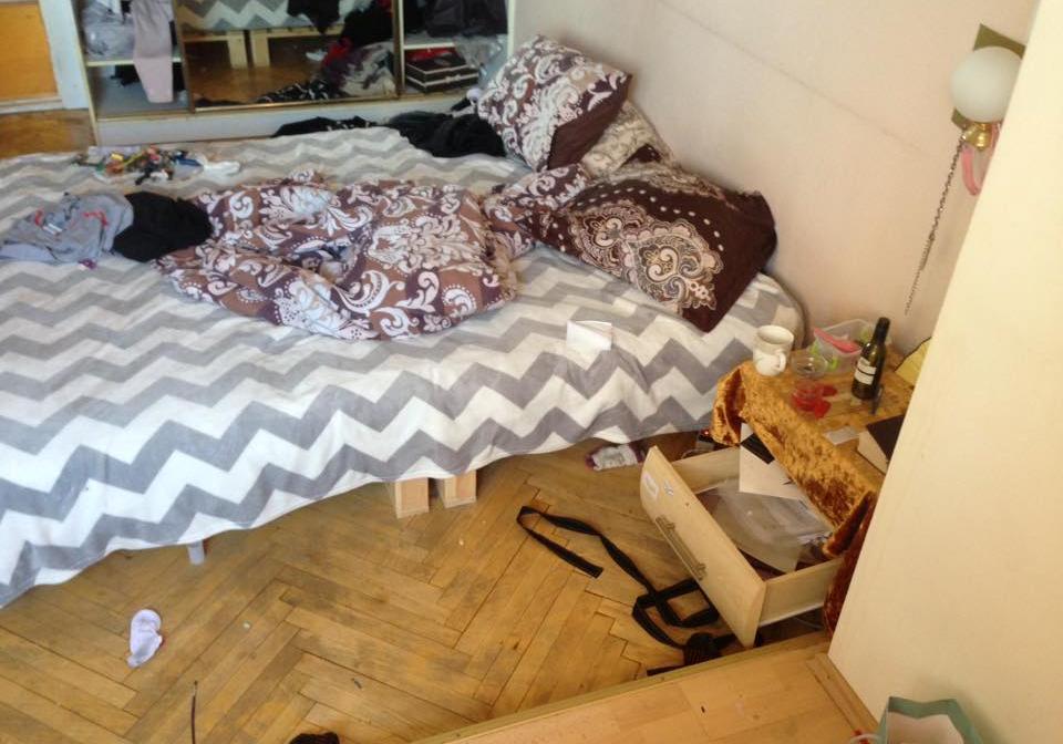 Новость - События - Грязная мебель и стены в краске: в Киеве две девушки разгромили съемную квартиру за 15 тысяч