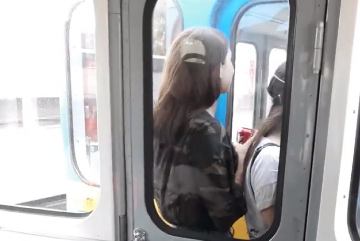 Новость - События - И поделом: подростков, катавшихся между вагонами метро, наказали вместе с родителями