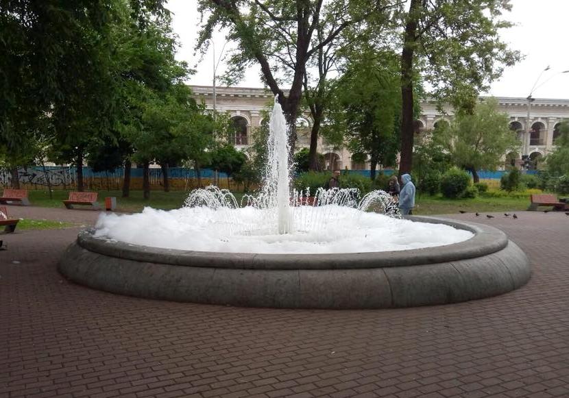 Новость - События - Фотофакт: вандалы вспенили фонтан на Контрактовой