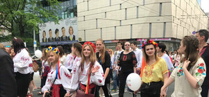 Полюбуйся: в Харькове проходит парад вышиванок