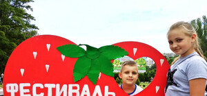 Вкусный праздник: как в Одессе проходит фестиваль клубники