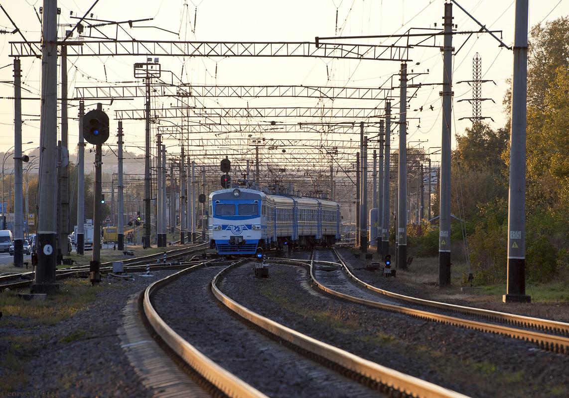 Новость - События - На Троещине подростки катались снаружи электрички