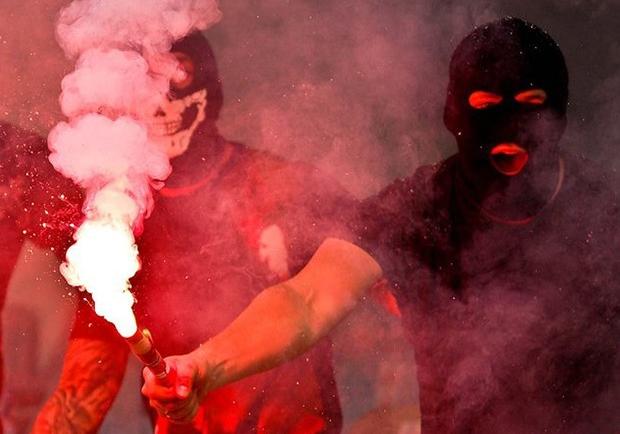 Новость - События - "Ужас в Киеве": хулиганы жестоко избили болельщиков "Ливерпуля"