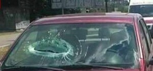 Додумались: хулиганы сбросили с Берестейского моста бетонную глыбу. Есть пострадавшие