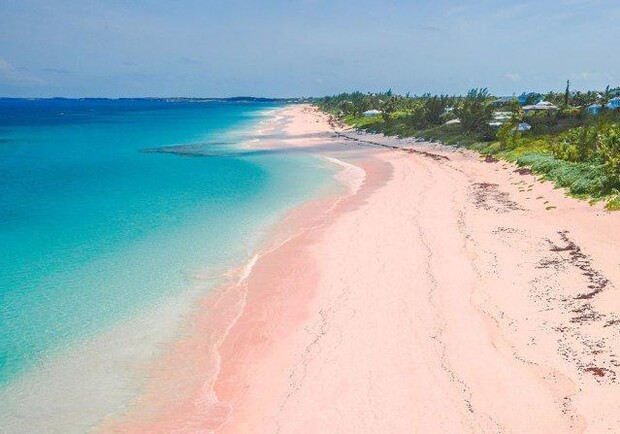 Новость - События - Почувствуй себя на Багамах: на киевские пляжи завезли песок с островов