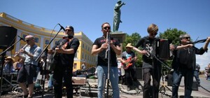 Борис Гребенщиков бесплатно выступил около Дюка в Одессе: cмотри видео