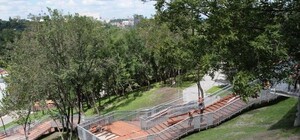 Почти дождались: в Киеве заканчивают реконструкцию лестницы на Пейзажной аллее