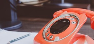 Встроят чипы: харьковчанам придется менять домашние телефоны