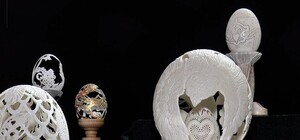 Полтавчанин создает шедевры из яичной скорлупы: видео