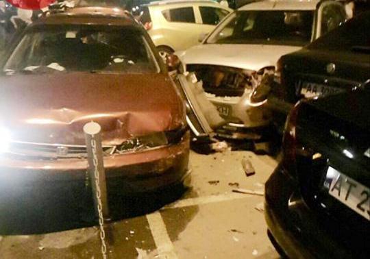 Новость - События - В Киеве пьяный водитель протаранил 7 авто и уснул