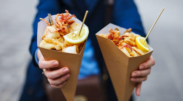 Новость - Досуг и еда - Суп, салат и булочка: 3 лучших заведения с уличной едой на Золотых Воротах