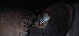 В Деснянском районе перед подъездом жилого дома провалился асфальт