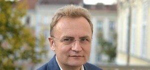 Що подарували: мер Львова відсвяткував 50-річчя на Донбасі