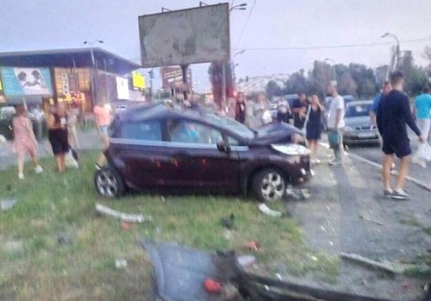 Новость - События - В сети показали, как водитель BMW гонял по городу до аварии на Березняках