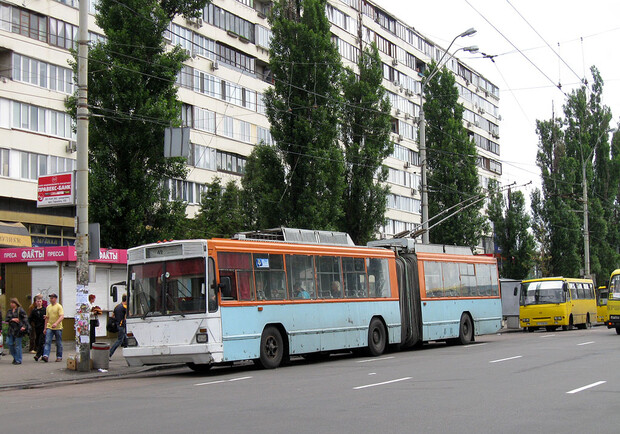 На некоторых маршрутах троллейбусов катастрофически не хватает.


Фото с сайта tf1.mosfont.ru

