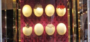 Манекены-панды и золотой распылитель: ТОП-8 самых необычных витрин магазинов в Днепре