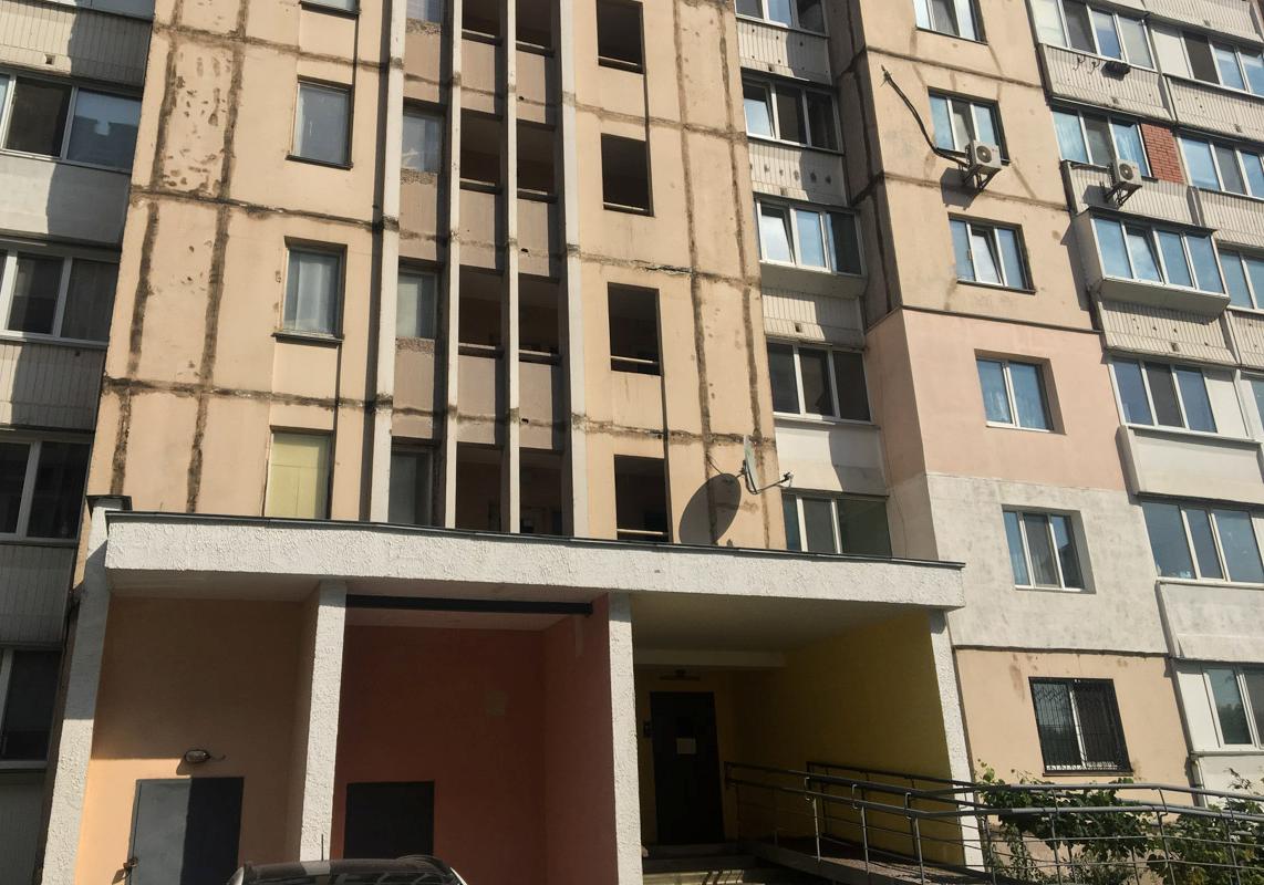Новость - События - В Киеве 15-летняя девушка выпала из окна многоэтажки из-за селфи