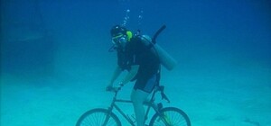 В поисках Немо: из Днепра вытащили утопленный вандалами велосипед