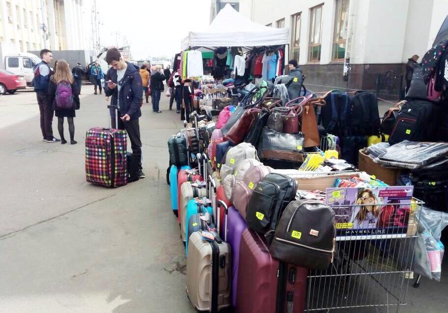 Новость - События - Вокзальную площадь в Киеве очистили от стихийного рынка