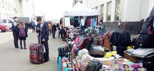 Вокзальную площадь в Киеве очистили от стихийного рынка