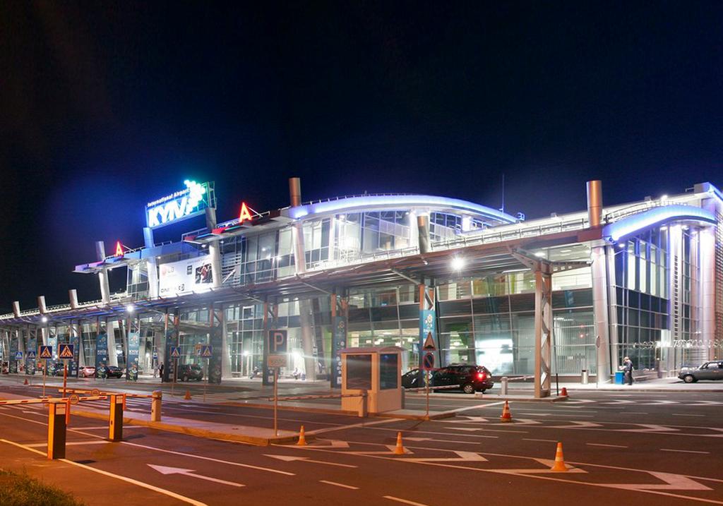 Махачкала аэропорт ночью фото