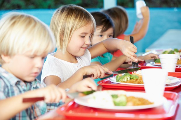 Новость - События - "Папуся, можно я не буду ходить в садик?": в киевском детсаду ребенок пообедал супом с проволокой