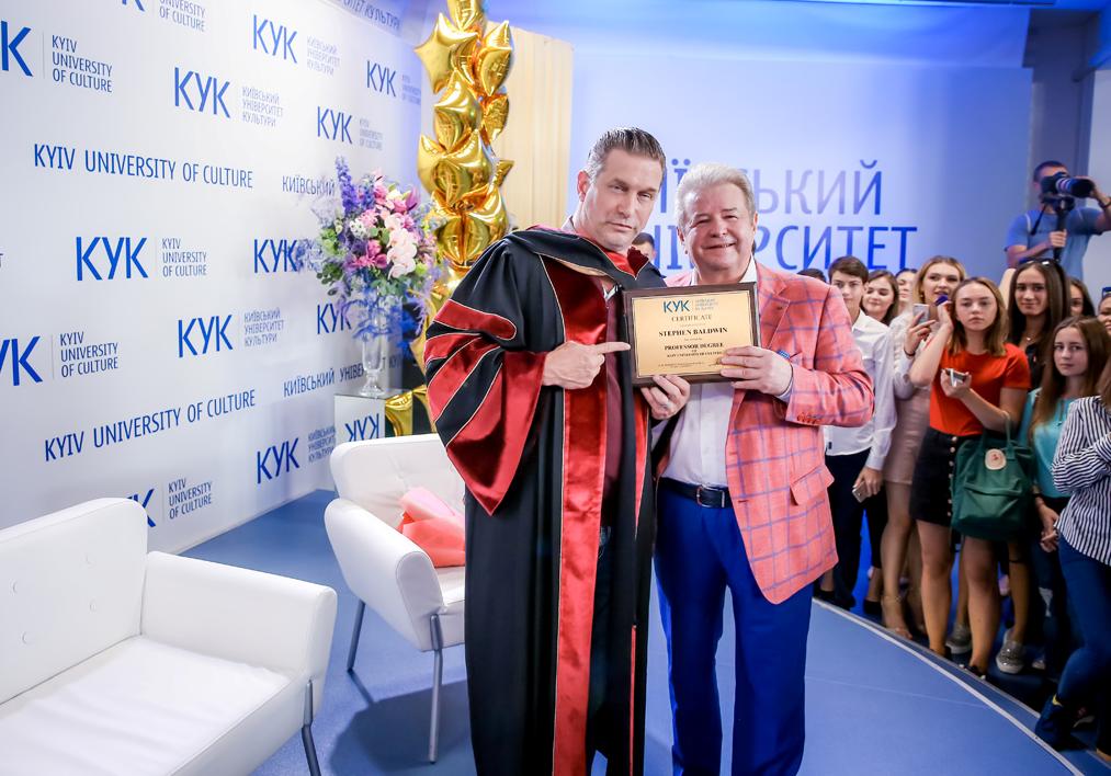 Новость - События - Голливудский актер Стивен Болдуин стал почетным профессором киевского вуза