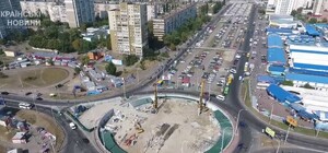 Скандальный ТРЦ над станцией метро 