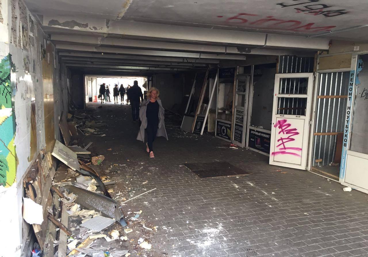 Новость - События - Коммунальщики расчистили от МАФов подземный переход возле Кардач