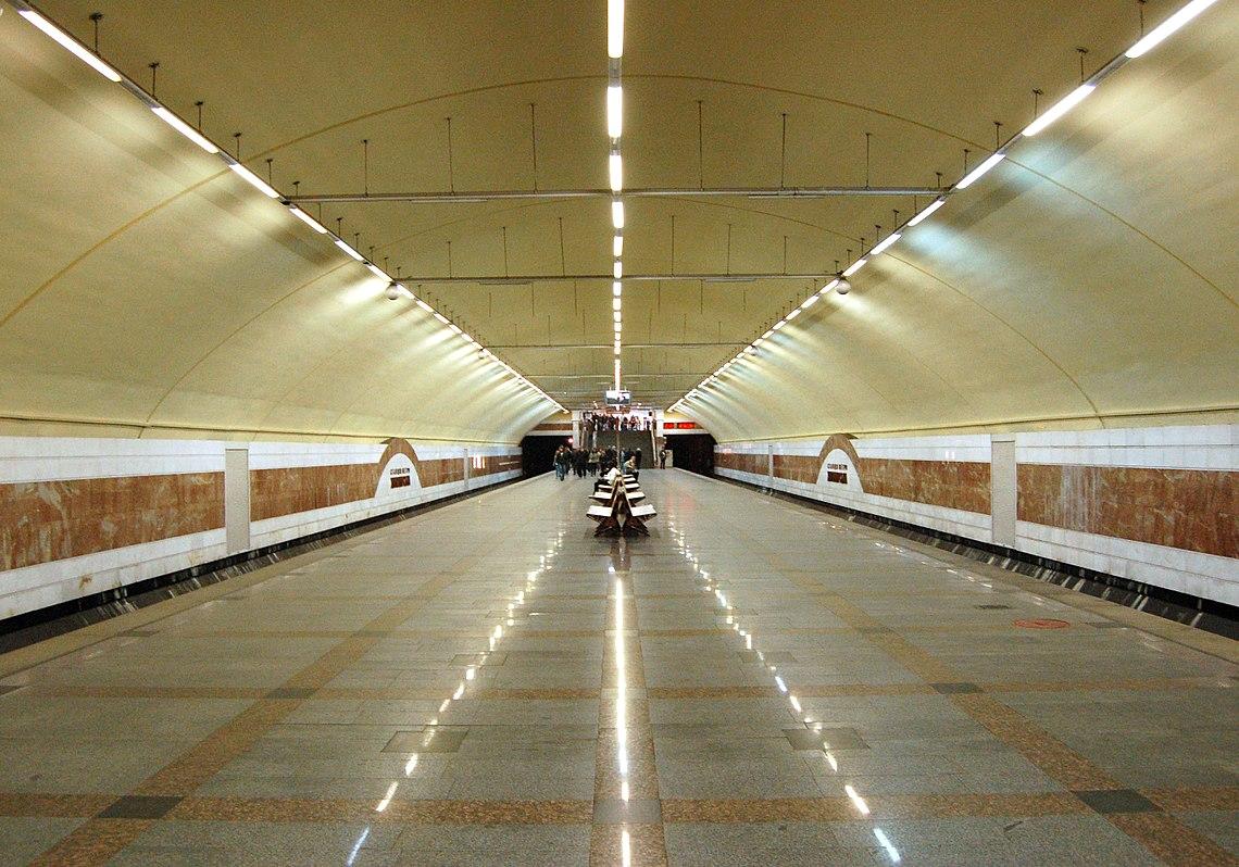 Новость - События - Едь наземным транспортом: неизвестный сообщил о минировании станции метро "Житомирская"