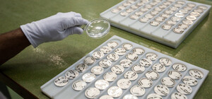 Подарок к юбилею: 100-летие ДНУ оценили в 2 гривны