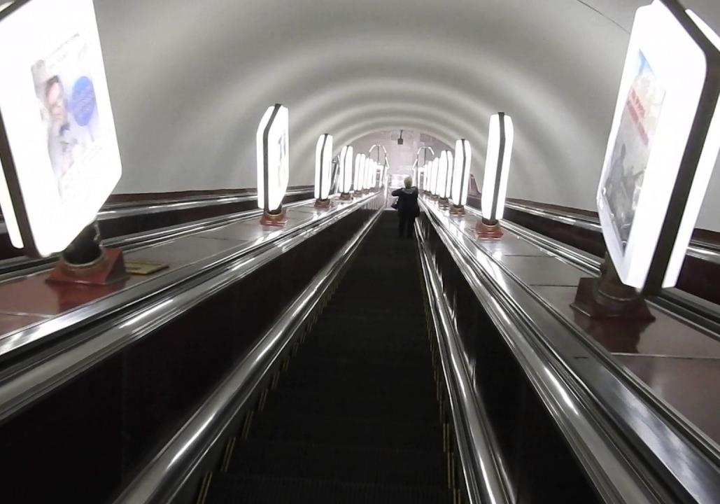 Новость - События - Получи ответ: ускорится ли эскалатор в киевском метро, если на нем попрыгают 20 фанатов