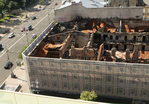 Новость - События - В Киеве отреставрируют сгоревшее здание бывшего центрального гастронома